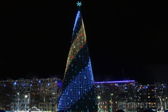 Asosiy archa chiroklari yondirildi foto — ozbekiston