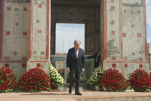 Bmt bosh kotibi islom karimov kabriga gulchambar koydi — ozbekiston