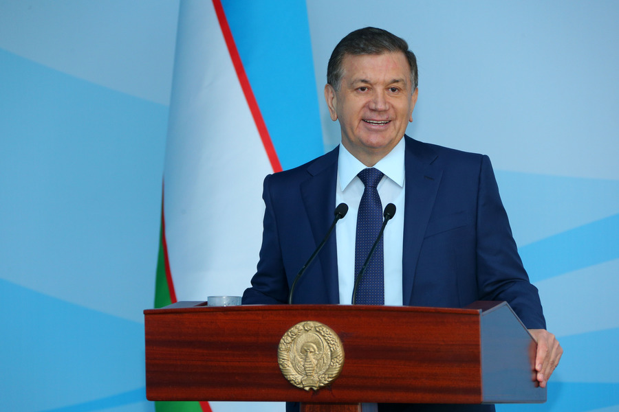 Президент зафарободда нефтни айта ишлаш мажмуаси урилишига тамал тошини йди — збекистон