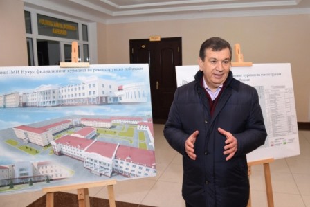 Президент нукусдаги заводлар урилиши жарани билан танишди — збекистон