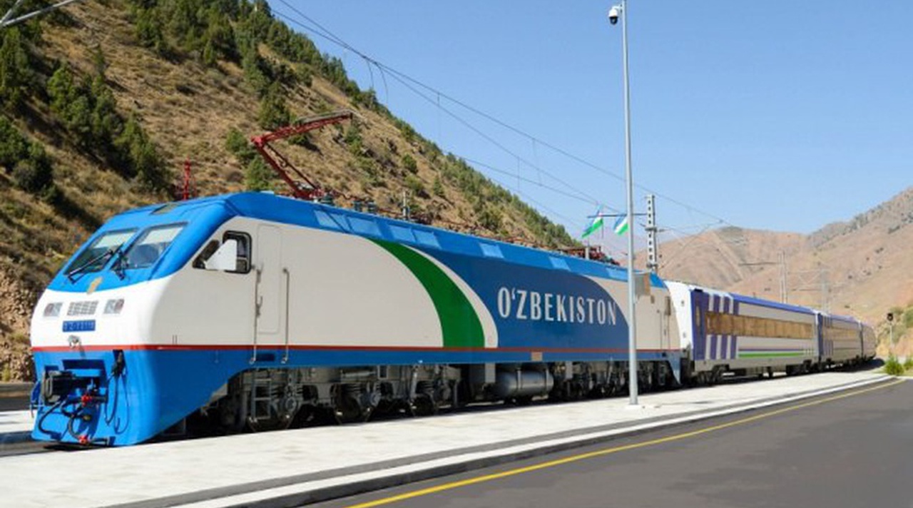 Lokomotivni relsdan chikarib yuborgan oyinning tolik sharhi — ozbekiston