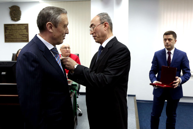 Plexanov nomidagi riu rektori dostlik ordeni bilan mukofotlandi — ozbekiston