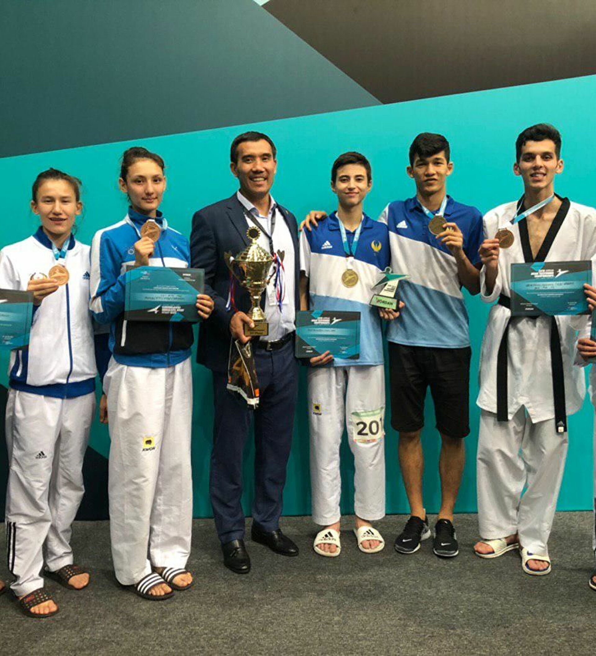Taekvondo ozbekiston osiyo chempionatida 12 medalni kolga kiritdi — ozbekiston