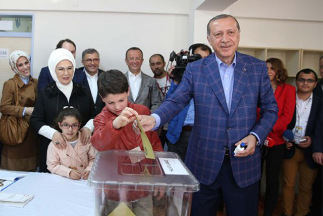 Turkiyadagi referendumda prezidentlik boshkaruv shakli tarafdorlari golib boldi — ozbekiston