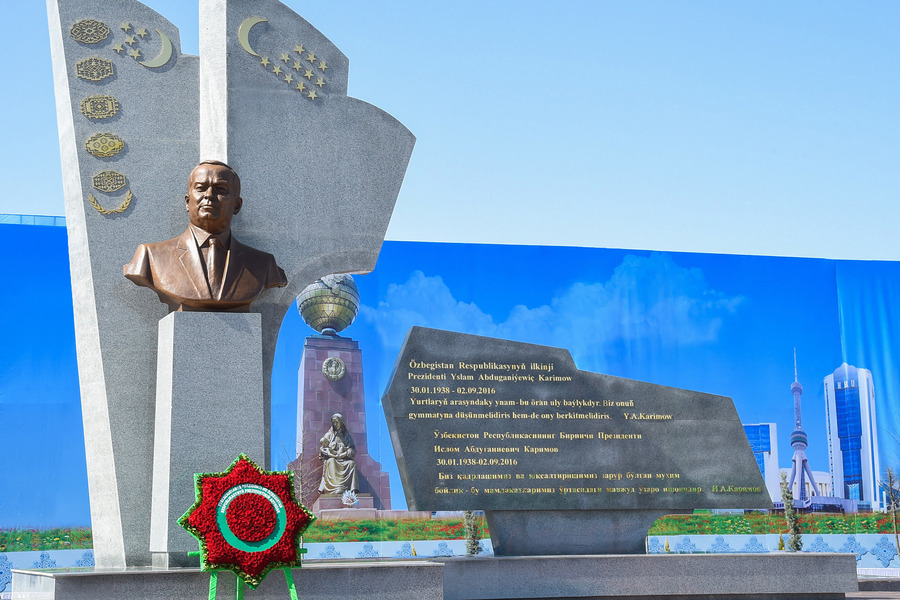 Turkmanobodda islom karimov haykali ochildi — ozbekiston